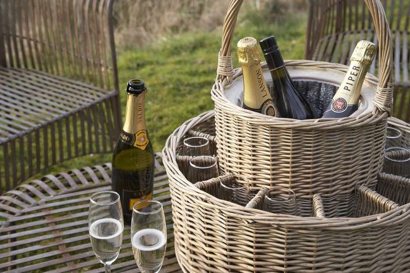 G&G <br> Happy Days Chilled Champagne Wicker w. Glasses - Image 3